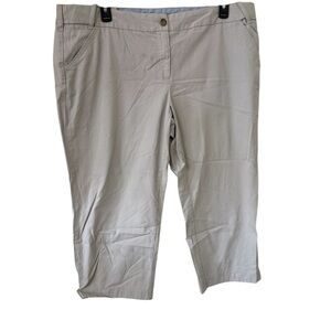 Tommy Hilfiger khaki capri pants in women’s size 20W